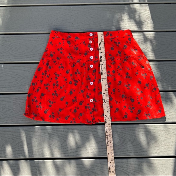 LEON & HARPER Button Front Floral Print Red Mini Skirt A Line Size Small - Picture 5 of 8